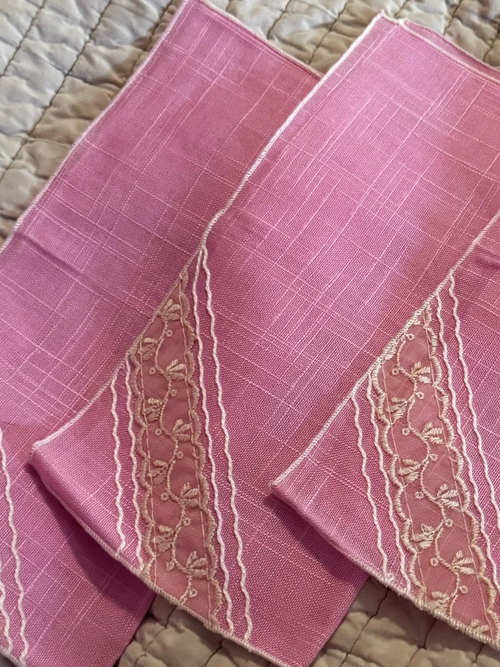 Vintage Pink Cloth Napkins Set of 4 White Embroidered Floral Lace Trim Tea Time